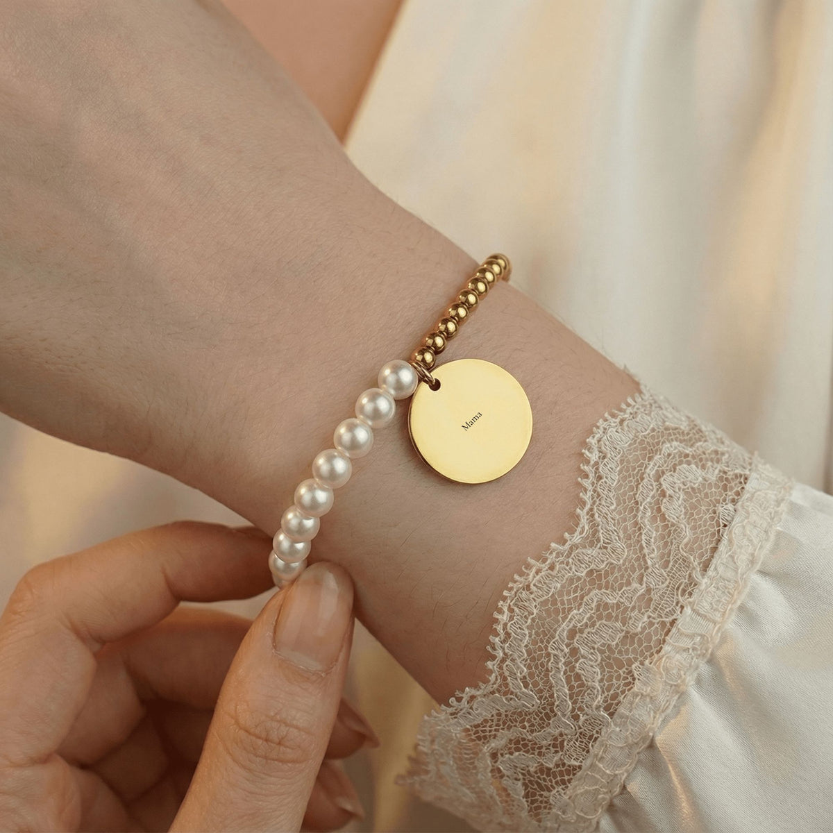 Personalized Pearl & Gold Coin Bracelet for Mom — Custom Engraved Name Bracelet with Message Card